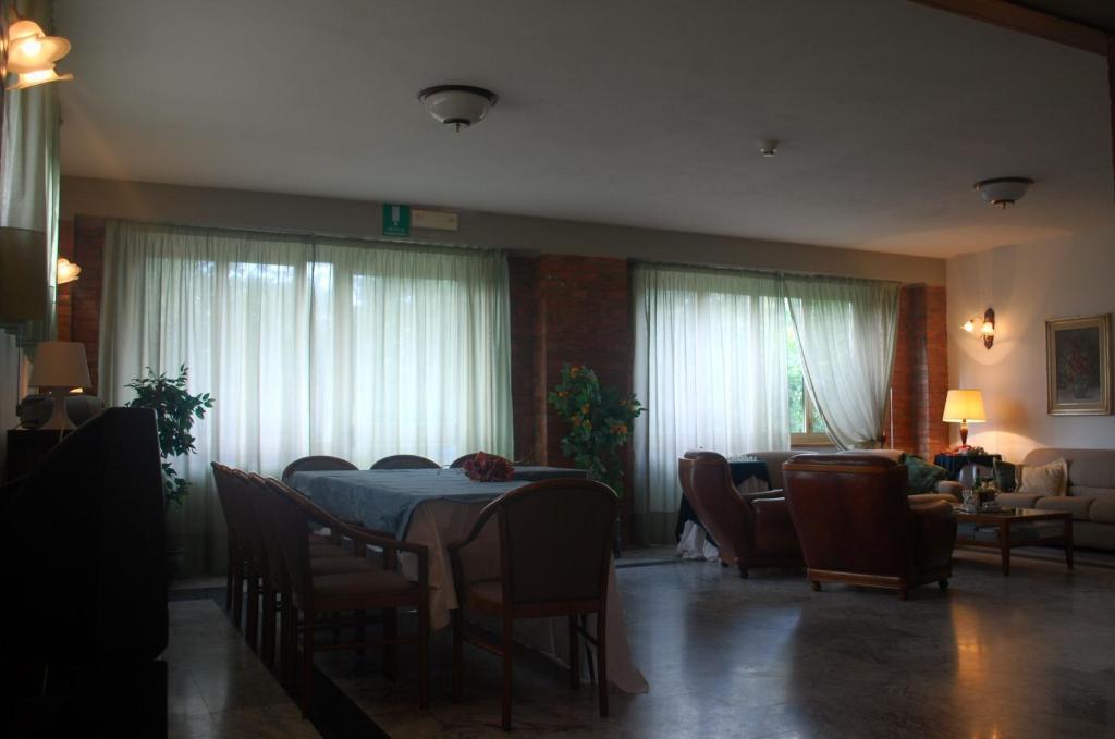 Albergo Smeraldo カステルヌオーヴォ・マグラ エクステリア 写真