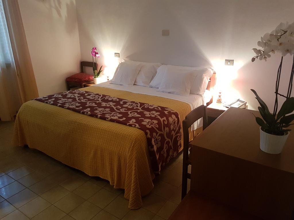Albergo Smeraldo カステルヌオーヴォ・マグラ エクステリア 写真
