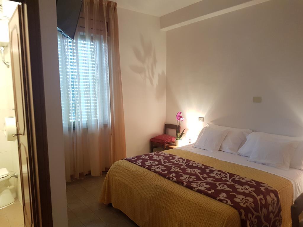 Albergo Smeraldo カステルヌオーヴォ・マグラ エクステリア 写真
