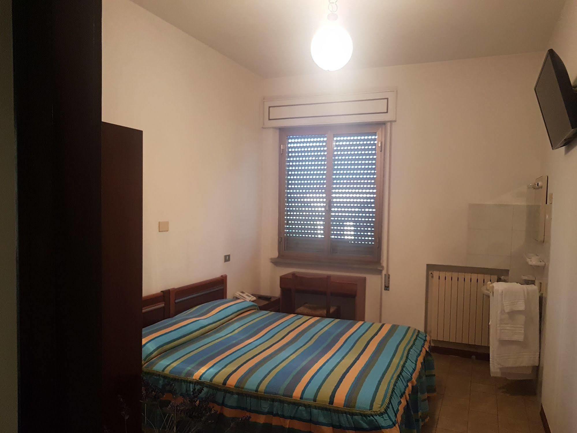 Albergo Smeraldo カステルヌオーヴォ・マグラ エクステリア 写真